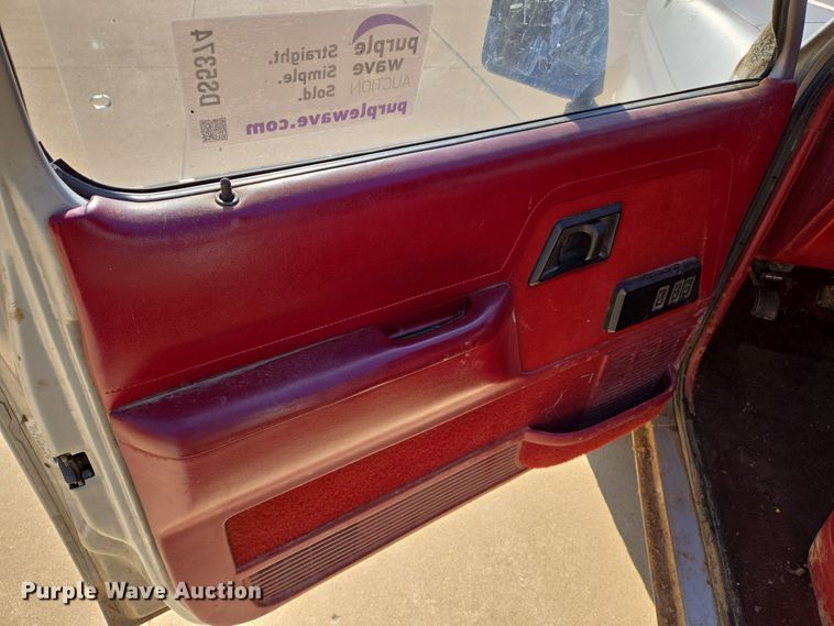 image for item DS5374 1990 Ford Bronco II XLT SUV