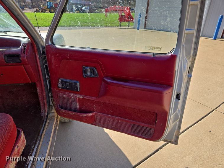 image for item DS5374 1990 Ford Bronco II XLT SUV