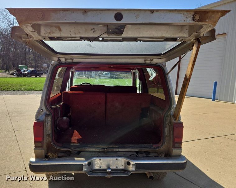 image for item DS5374 1990 Ford Bronco II XLT SUV