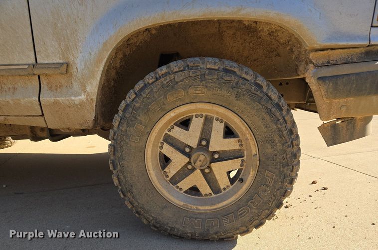 image for item DS5374 1990 Ford Bronco II XLT SUV