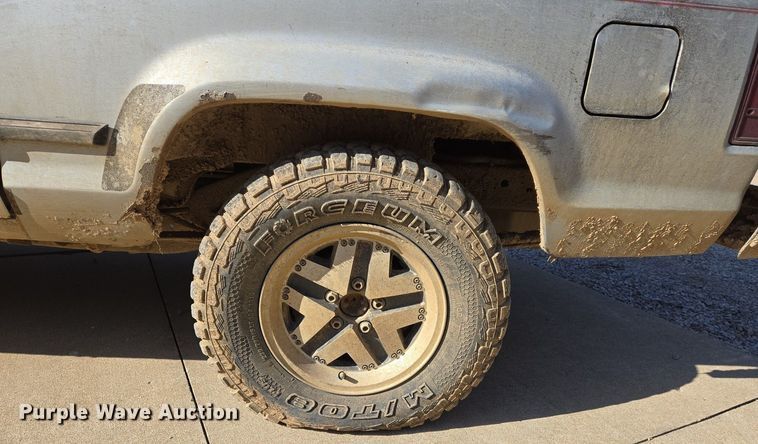 image for item DS5374 1990 Ford Bronco II XLT SUV