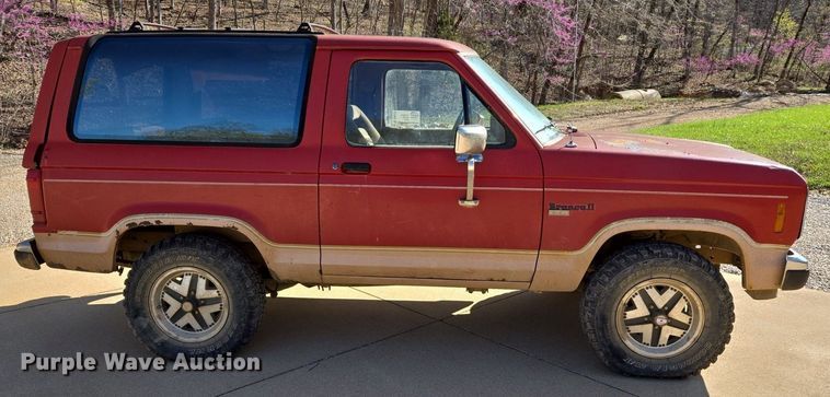 image for item DS5375 1987 Ford Bronco II SUV