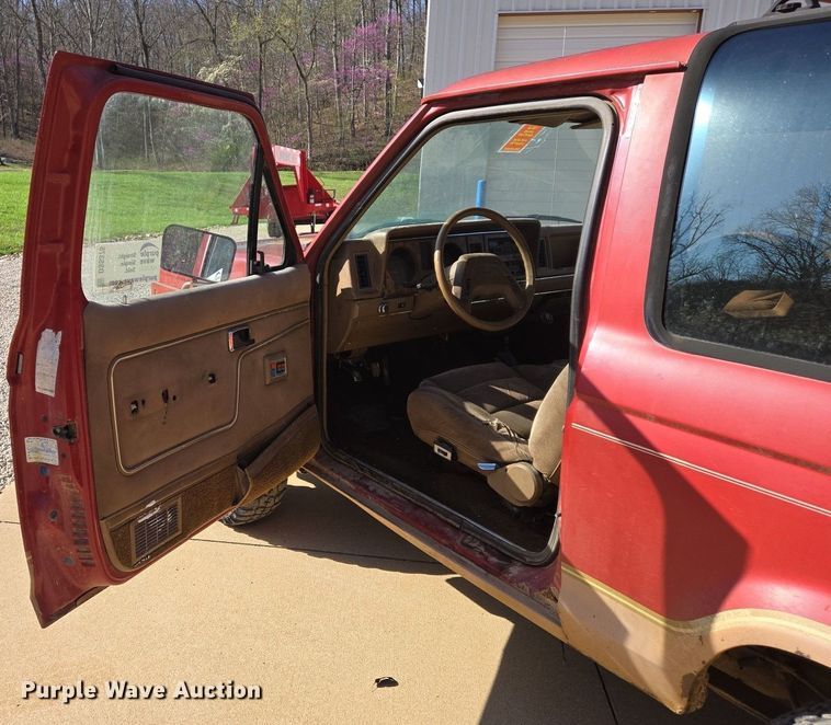 image for item DS5375 1987 Ford Bronco II SUV