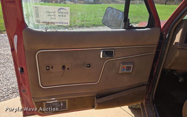 image for item DS5375 1987 Ford Bronco II SUV