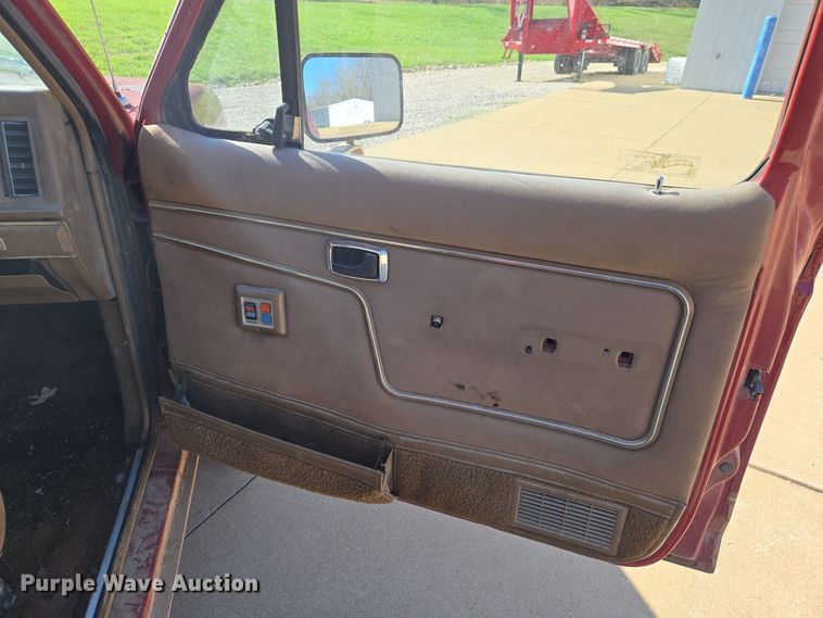 image for item DS5375 1987 Ford Bronco II SUV