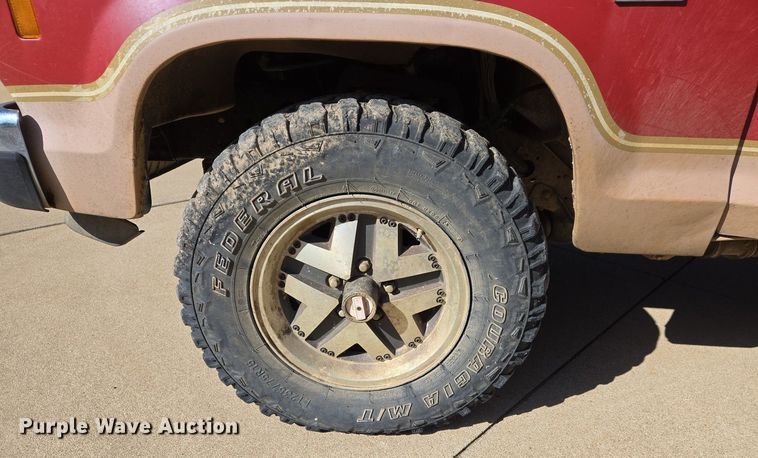 image for item DS5375 1987 Ford Bronco II SUV