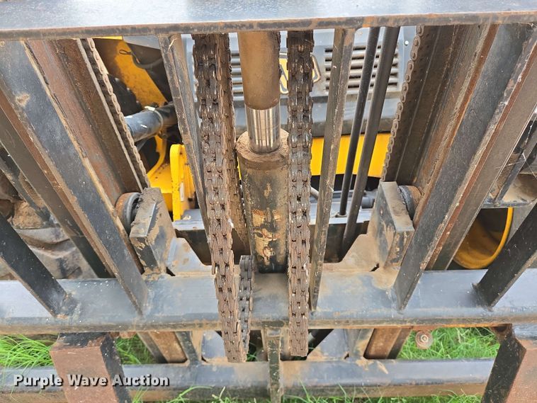 image for item DT4841 2012 JCB 930 forklift