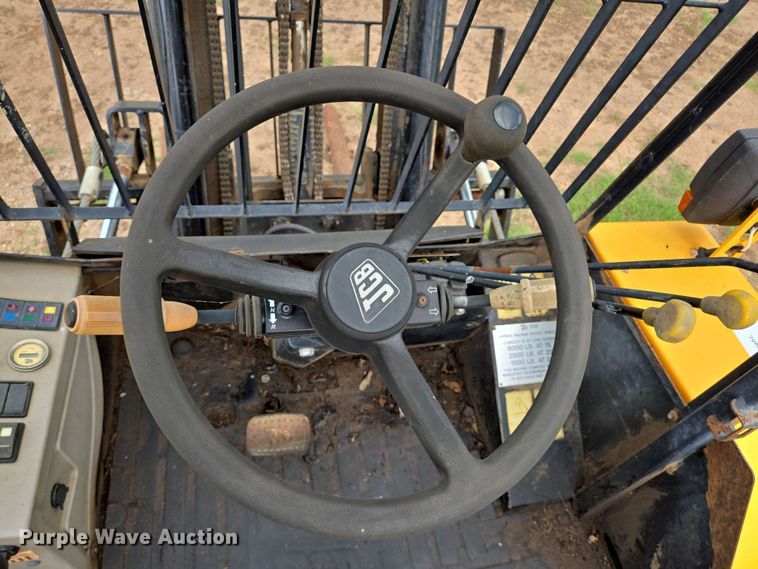 image for item DT4841 2012 JCB 930 forklift