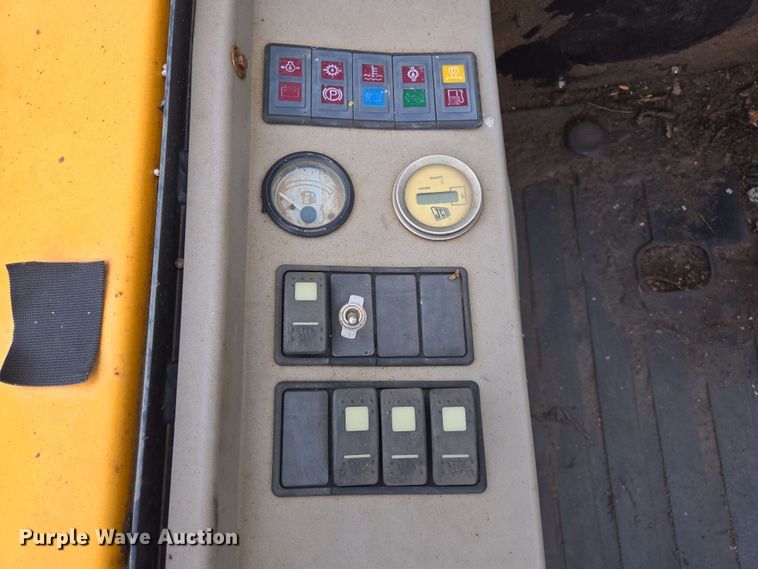 image for item DT4841 2012 JCB 930 forklift