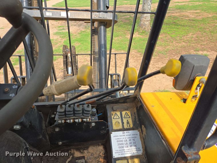 image for item DT4841 2012 JCB 930 forklift