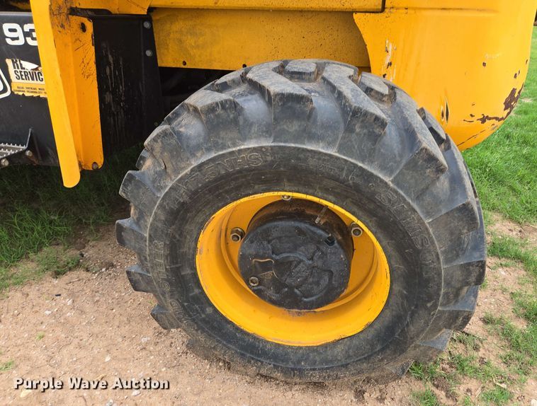 image for item DT4841 2012 JCB 930 forklift