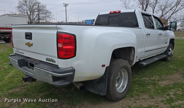 image for item DT6779 2015 Chevrolet Silverado 3500HD Crew Cab pickup truck