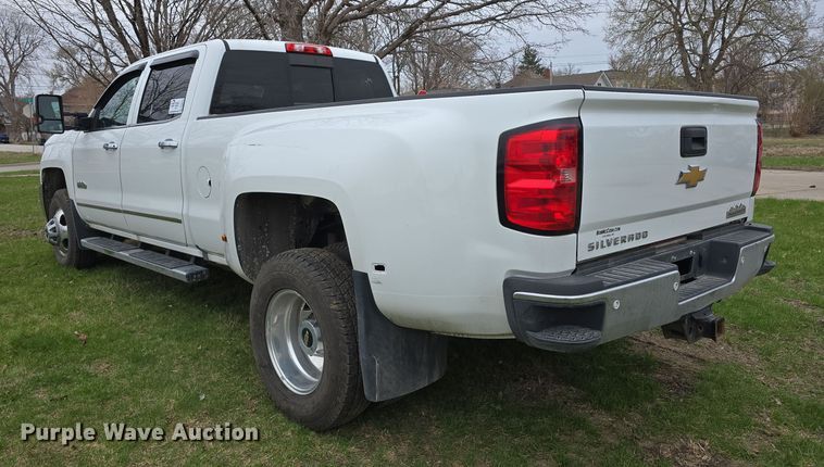 image for item DT6779 2015 Chevrolet Silverado 3500HD Crew Cab pickup truck