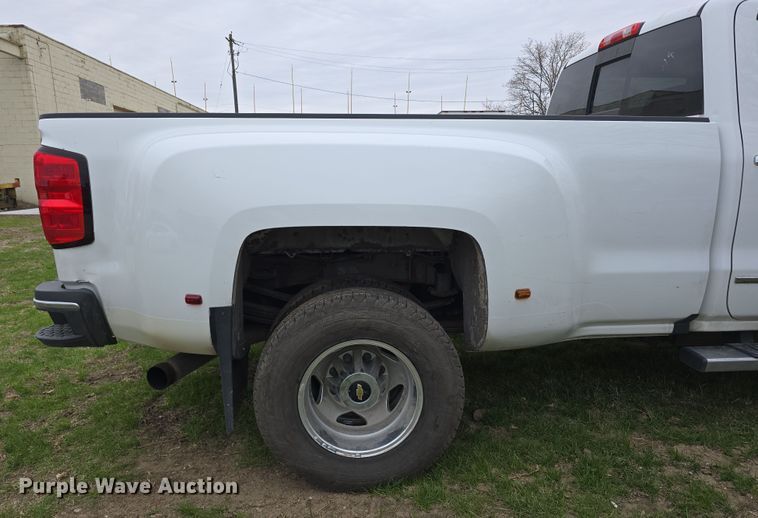 image for item DT6779 2015 Chevrolet Silverado 3500HD Crew Cab pickup truck