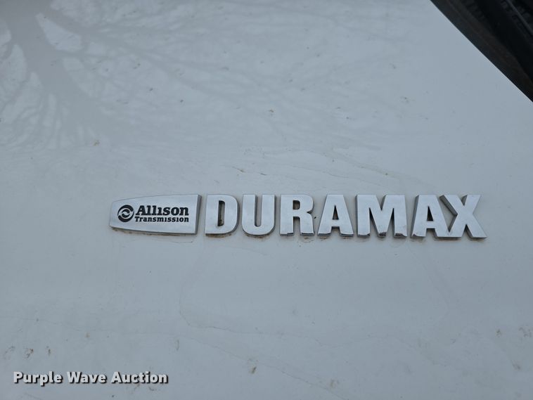 image for item DT6779 2015 Chevrolet Silverado 3500HD Crew Cab pickup truck