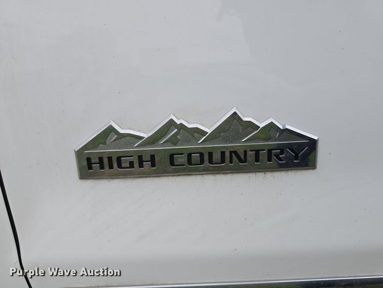 image for item DT6779 2015 Chevrolet Silverado 3500HD Crew Cab pickup truck