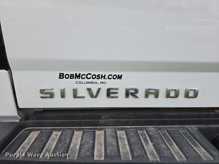 image for item DT6779 2015 Chevrolet Silverado 3500HD Crew Cab pickup truck