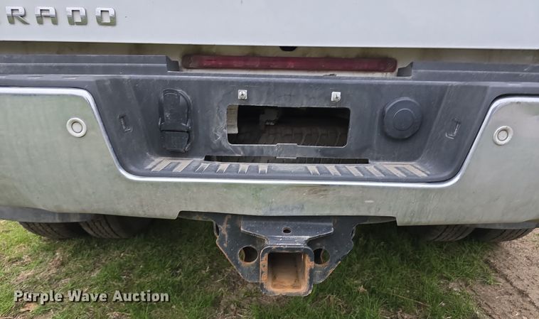 image for item DT6779 2015 Chevrolet Silverado 3500HD Crew Cab pickup truck