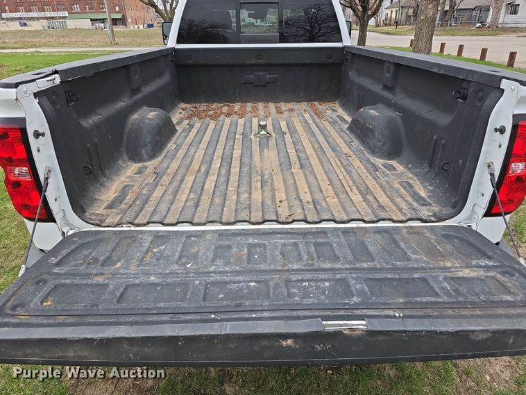 image for item DT6779 2015 Chevrolet Silverado 3500HD Crew Cab pickup truck