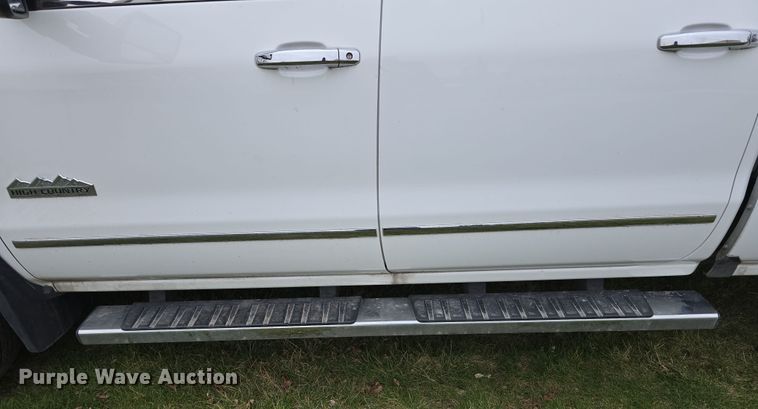image for item DT6779 2015 Chevrolet Silverado 3500HD Crew Cab pickup truck