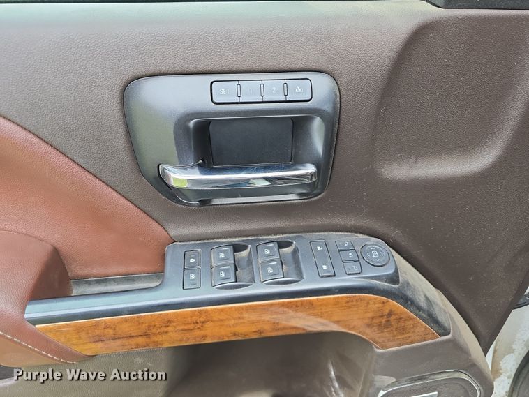 image for item DT6779 2015 Chevrolet Silverado 3500HD Crew Cab pickup truck