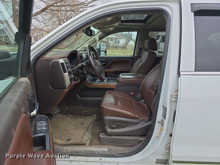 image for item DT6779 2015 Chevrolet Silverado 3500HD Crew Cab pickup truck