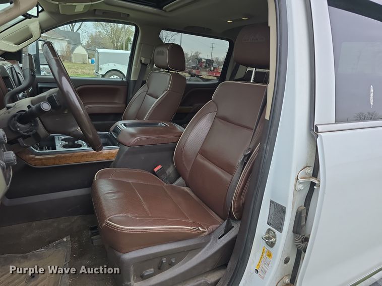 image for item DT6779 2015 Chevrolet Silverado 3500HD Crew Cab pickup truck