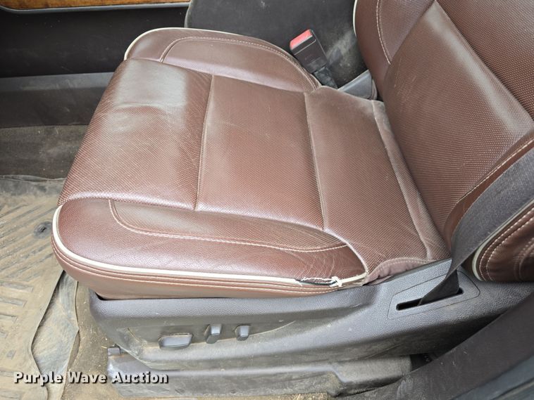 image for item DT6779 2015 Chevrolet Silverado 3500HD Crew Cab pickup truck