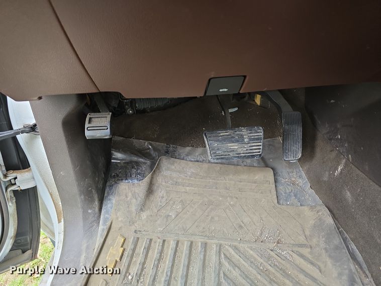 image for item DT6779 2015 Chevrolet Silverado 3500HD Crew Cab pickup truck