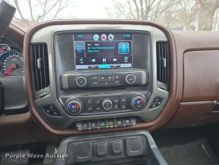 image for item DT6779 2015 Chevrolet Silverado 3500HD Crew Cab pickup truck