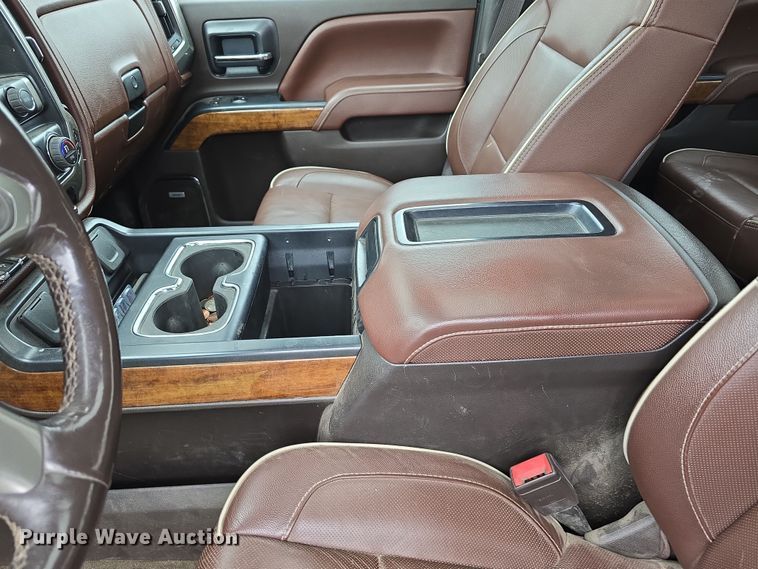 image for item DT6779 2015 Chevrolet Silverado 3500HD Crew Cab pickup truck