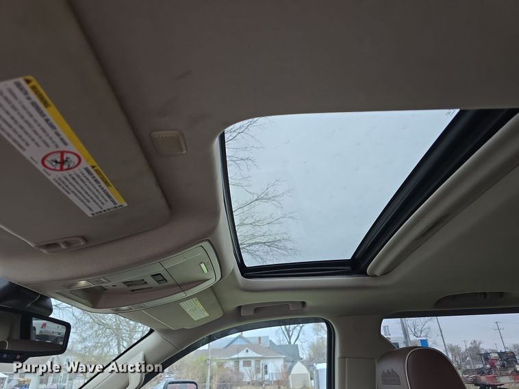 image for item DT6779 2015 Chevrolet Silverado 3500HD Crew Cab pickup truck