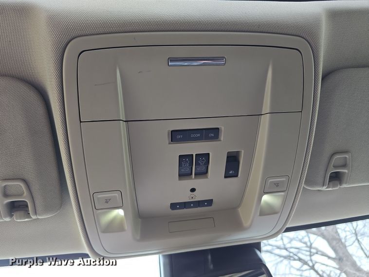 image for item DT6779 2015 Chevrolet Silverado 3500HD Crew Cab pickup truck