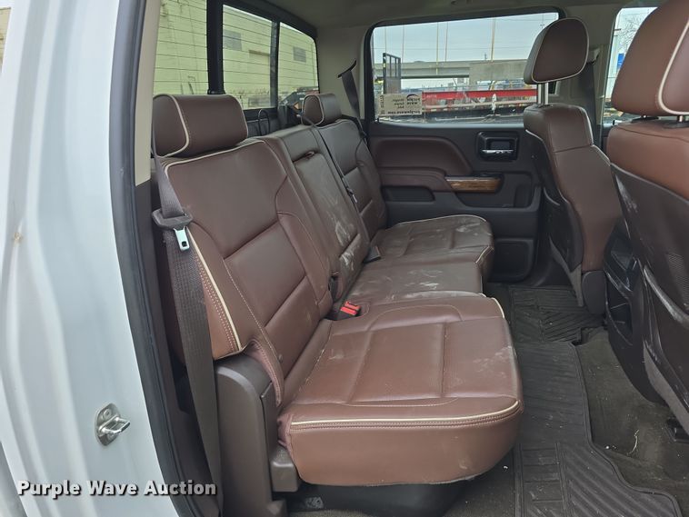 image for item DT6779 2015 Chevrolet Silverado 3500HD Crew Cab pickup truck