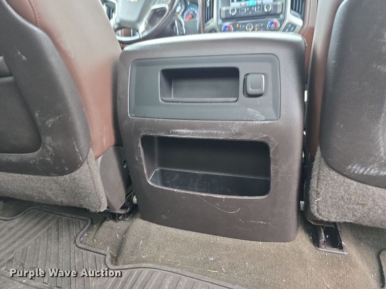 image for item DT6779 2015 Chevrolet Silverado 3500HD Crew Cab pickup truck