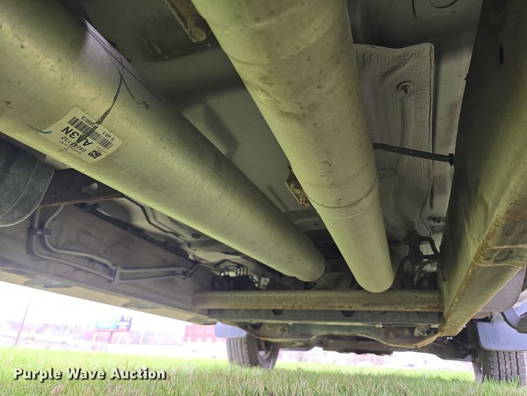 image for item DT6779 2015 Chevrolet Silverado 3500HD Crew Cab pickup truck