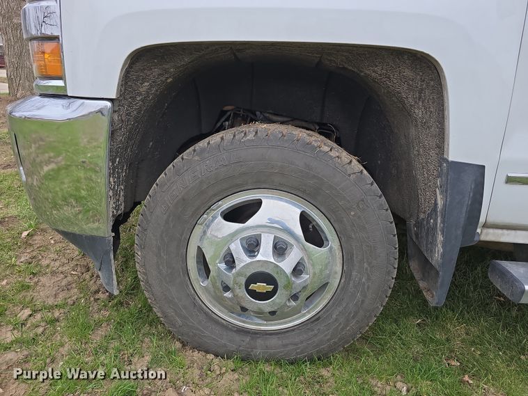 image for item DT6779 2015 Chevrolet Silverado 3500HD Crew Cab pickup truck