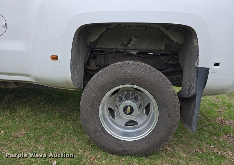 image for item DT6779 2015 Chevrolet Silverado 3500HD Crew Cab pickup truck