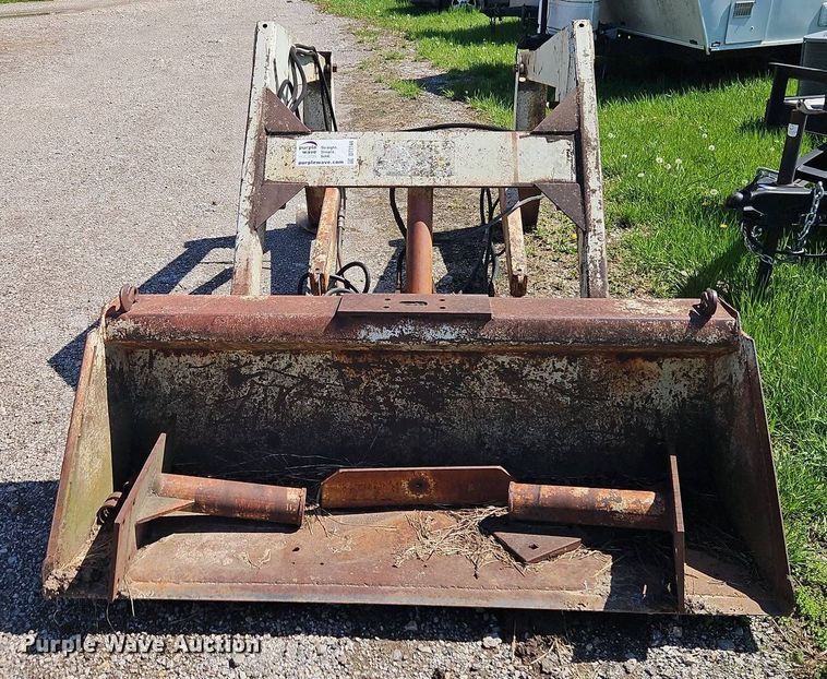 image for item DT7744 Farmhand 22 Loader loader bucket