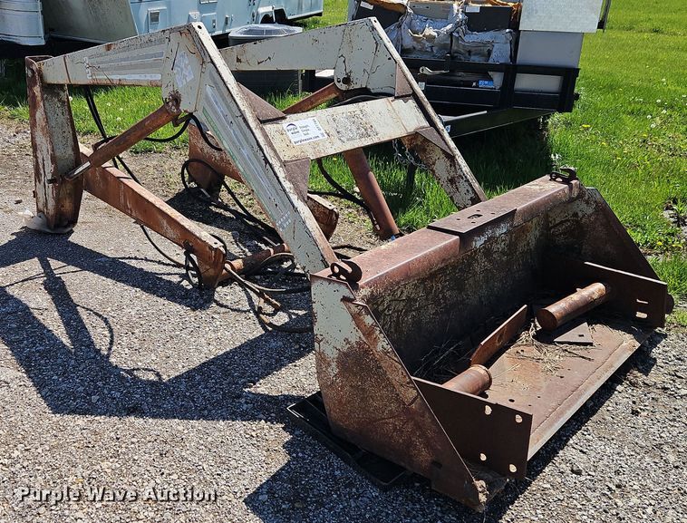 image for item DT7744 Farmhand 22 Loader loader bucket