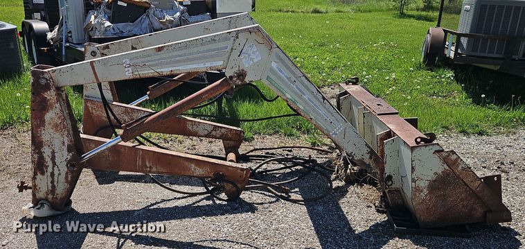 image for item DT7744 Farmhand 22 Loader loader bucket