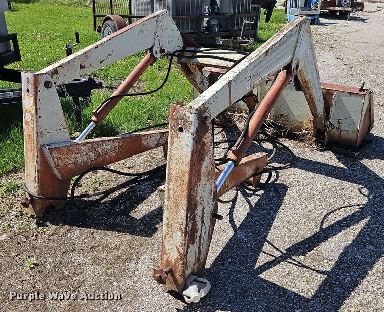 image for item DT7744 Farmhand 22 Loader loader bucket