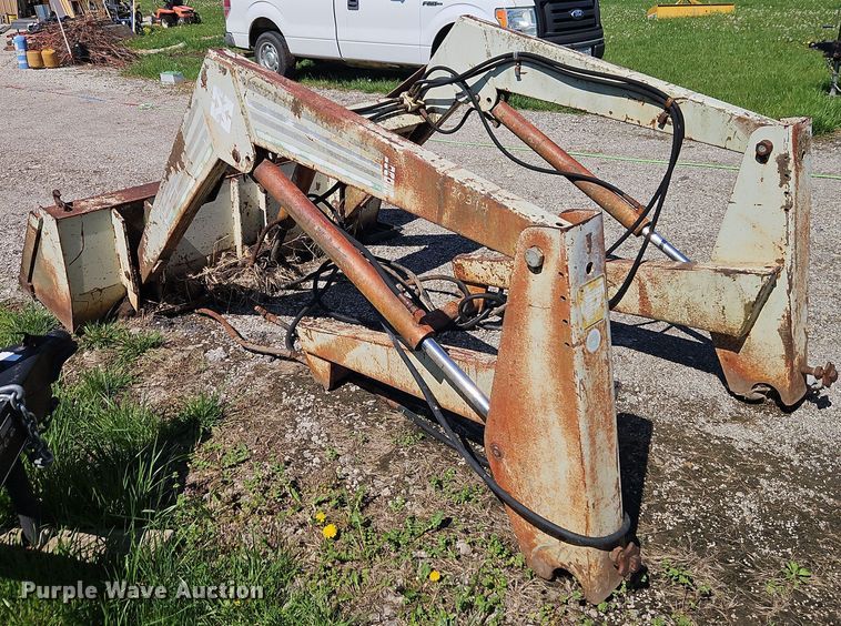 image for item DT7744 Farmhand 22 Loader loader bucket