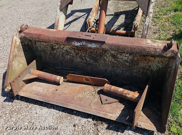 image for item DT7744 Farmhand 22 Loader loader bucket