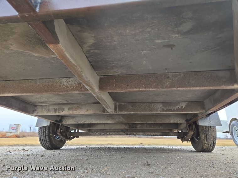 image for item DV1755 1995 Wells Cargo Enclosed cargo trailer