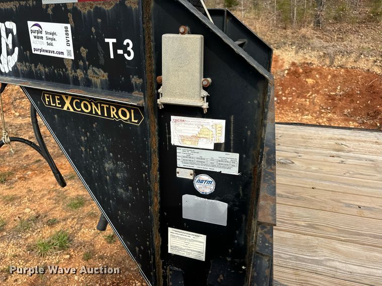 image for item DV1898 2011 Elite Trailers flatbed trailer