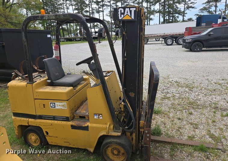 image for item DW1925 Caterpillar  T45C forklift