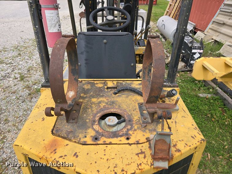 image for item DW1925 Caterpillar  T45C forklift