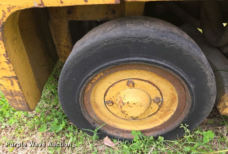 image for item DW1925 Caterpillar  T45C forklift