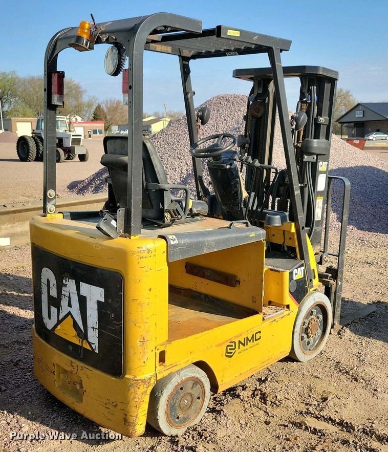 image for item EA2420 Caterpillar E5000-AC forklift